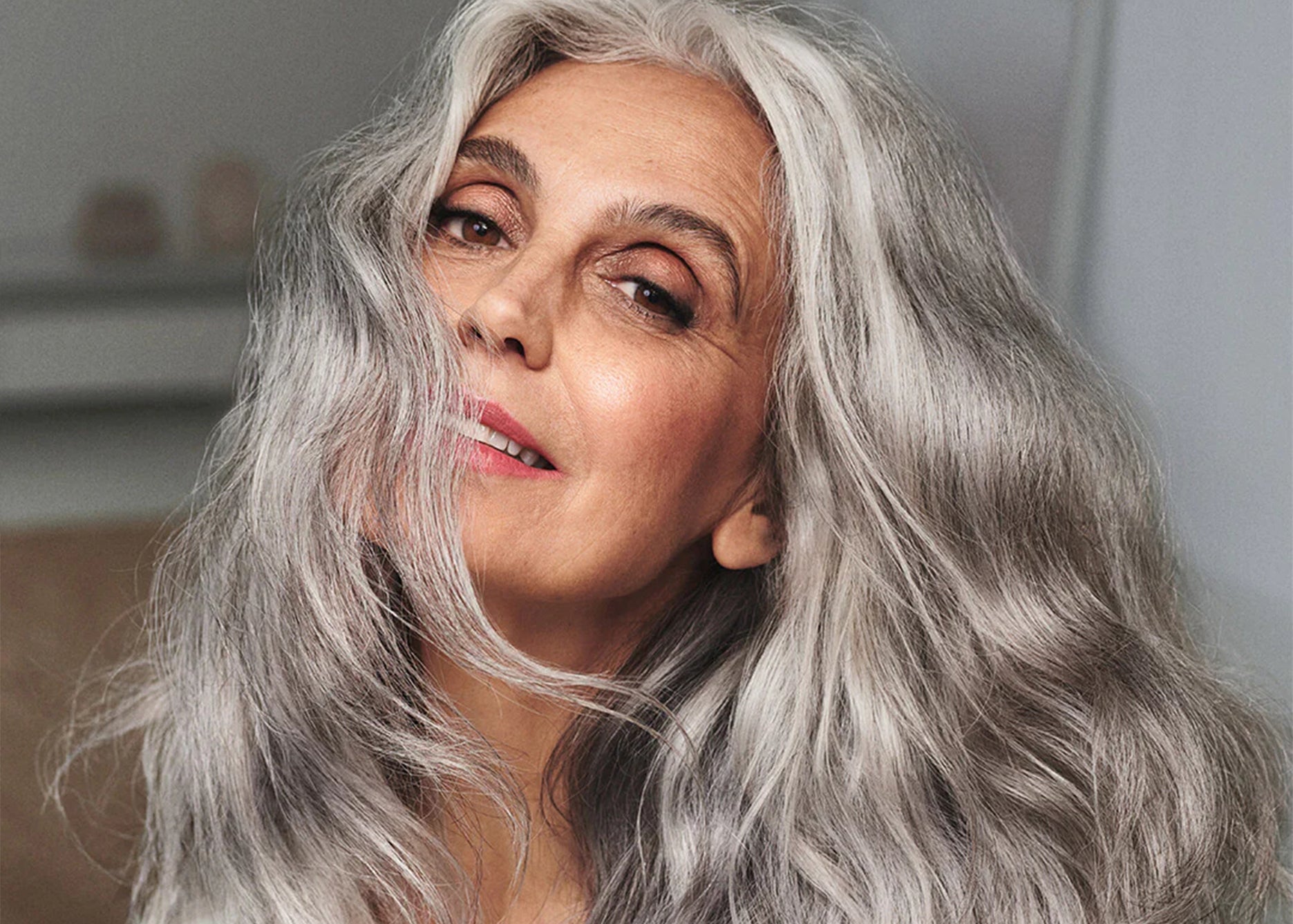 What causes gray hair? – SEEN